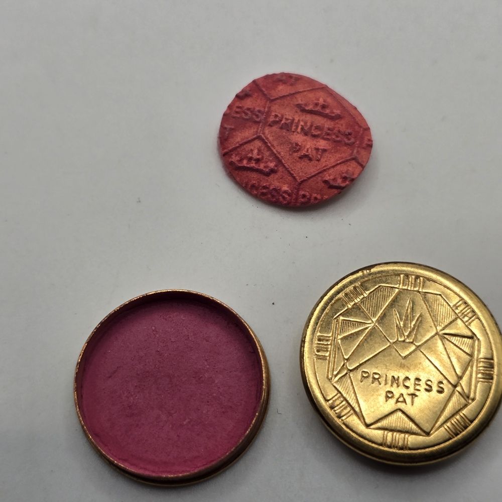Vintage Princess Pat Gold Compact With Rouge! - Picture 4 of 6